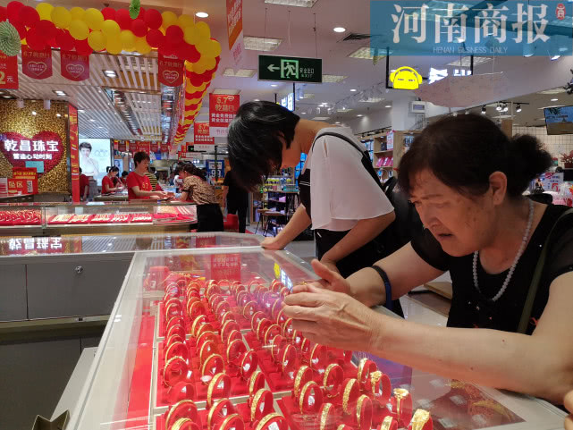 金价成了“窜天猴”！郑州金饰价格半月时间每克涨了16元