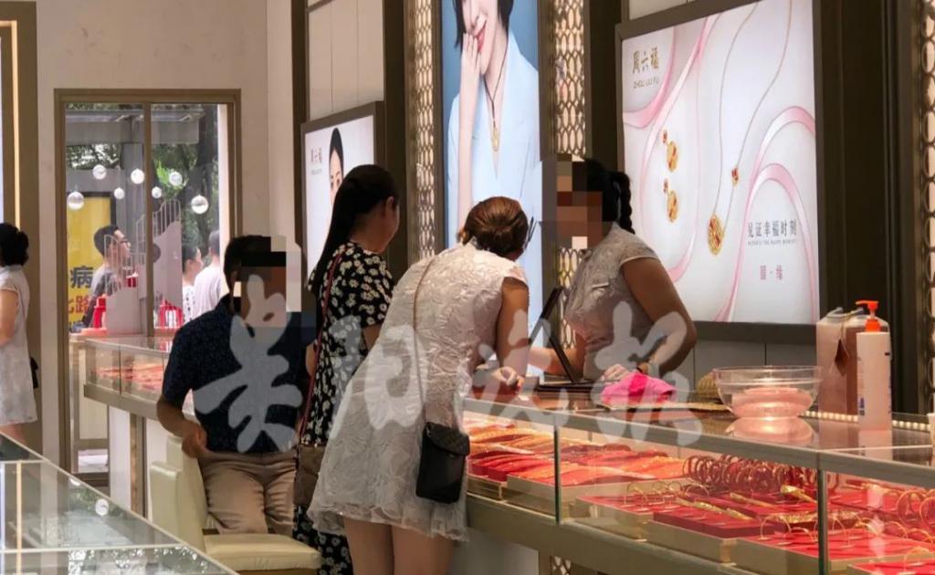 贵阳“炒金”大妈想变现，跑了几天市场感叹：没那么简单