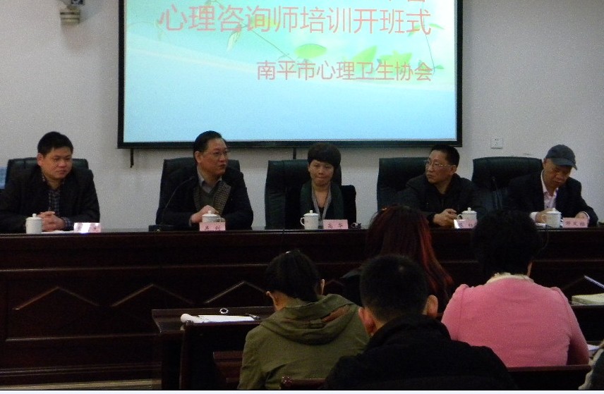 深圳情感咨询_阜阳情感心理咨询_情感咨询图片