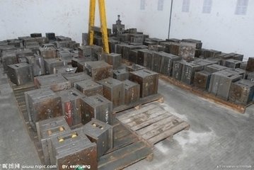 异形路沿石钢模具_珠海模具钢高价回收_东兴路沿石钢模具