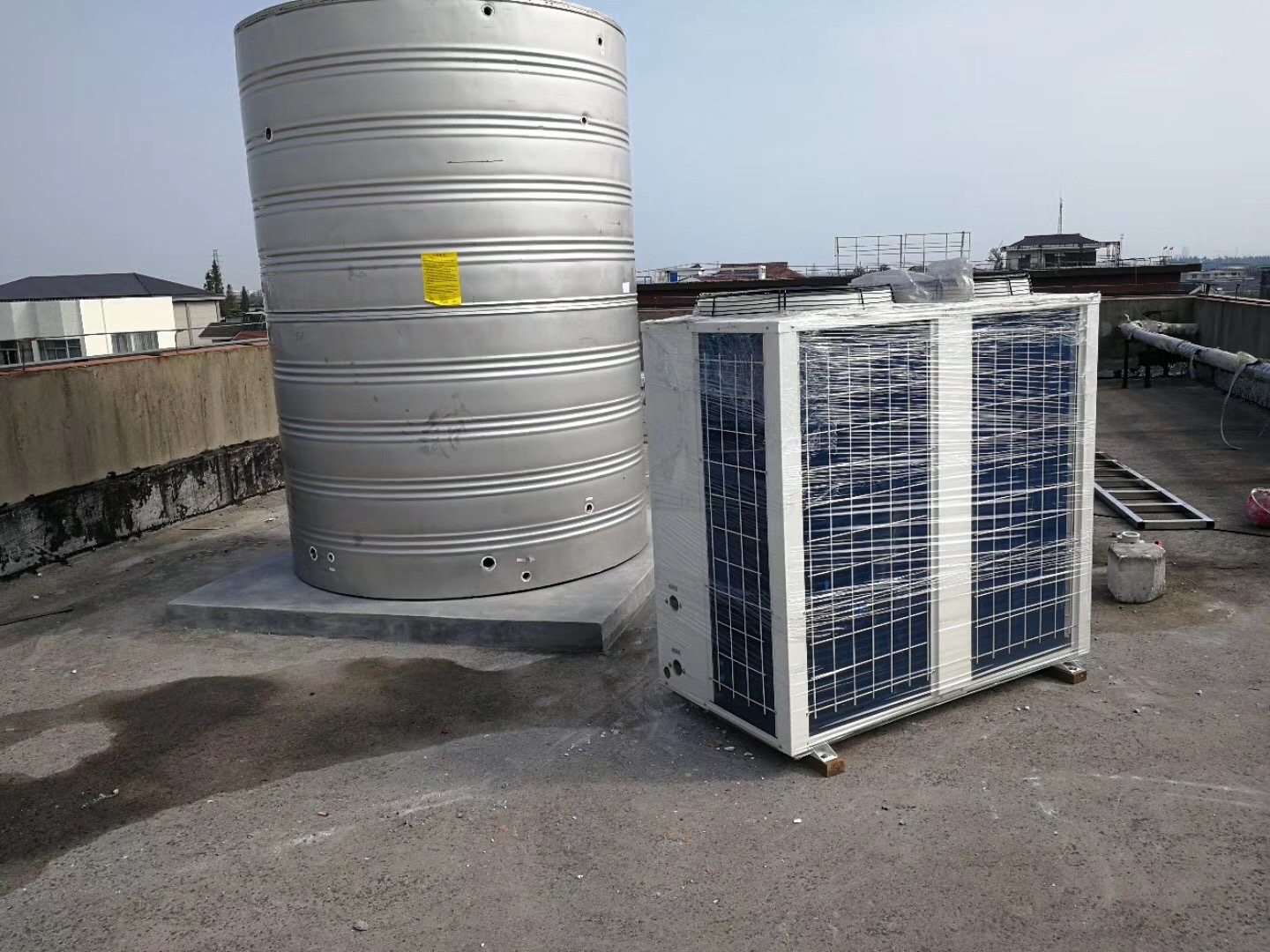 兰州空气能热水器热水工程_南京空气能热水_空气能热水设备