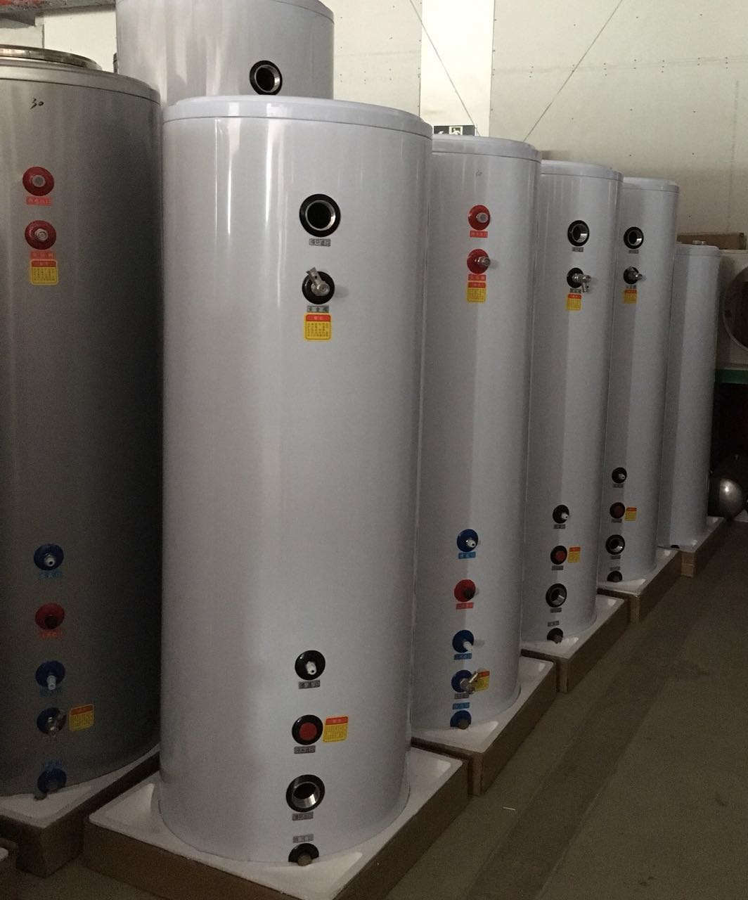 空气能热泵热水机电热水器_沈阳家用空气能热水器价格_美的空气能热水器产品图片