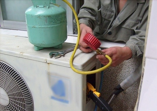 新空调漏氟对空调有_大连统帅空调加氟_空调多长时间加一次氟