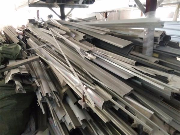 水泥路沿石钢模具_护坡钢模具_宜昌模具钢回收