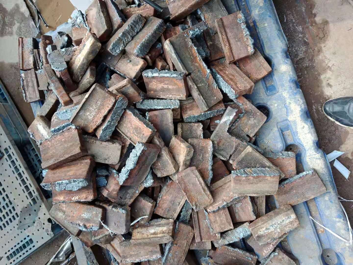 吉林模具钢高价回收_路平石钢模具_异形路沿石钢模具