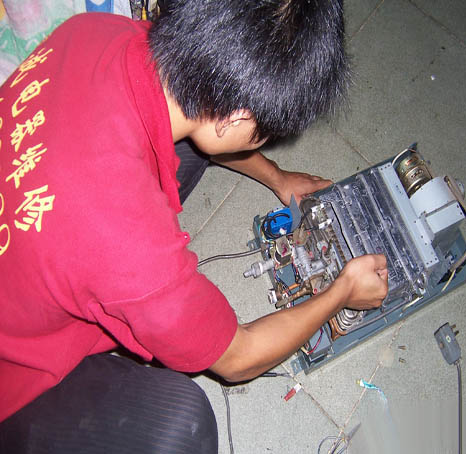 重庆华帝热水维修电话_上海美的热水器维修服务热线_斯帝博热水器官网维修