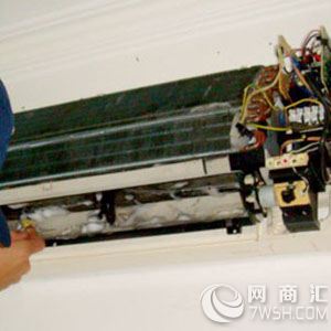格力中央空调怎么清洗_深圳格力空调清洗_如何清洗格力立式空调