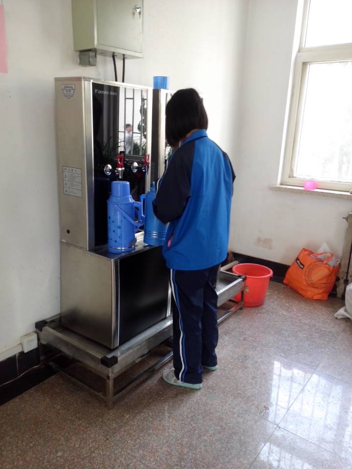 重庆华帝热水维修电话_shss足浴器维修_青岛美的热水器维修