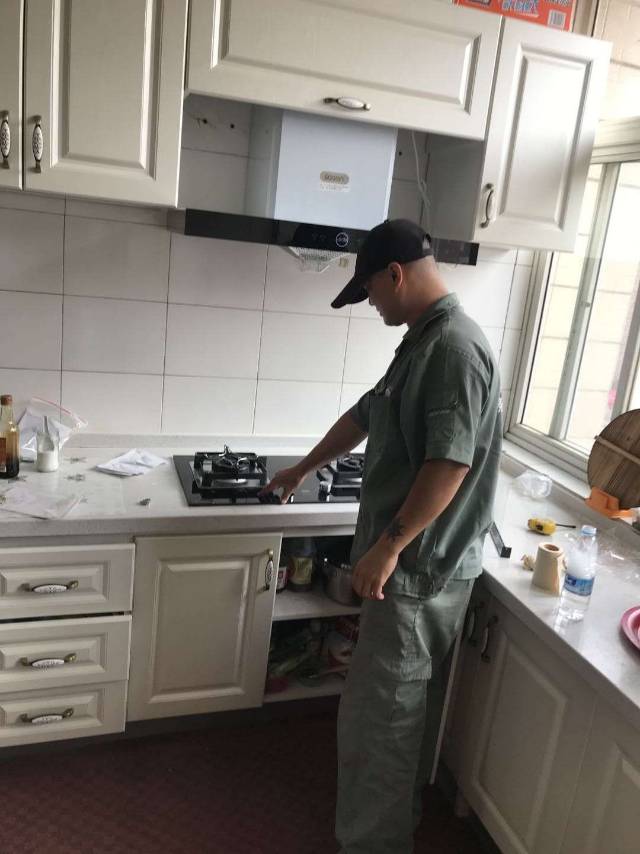 青岛林内热水器维修电话_重庆 林内维修电话_林内燃气灶维修电话