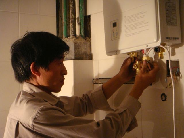 大连美的热水器维修客服电话_卡萨帝客服维修电话_海尔冰箱客服维修电话