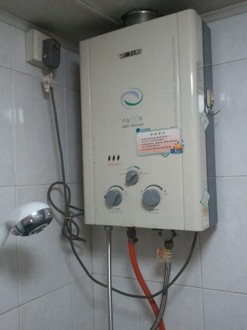 大连统帅热水器维修_济南便民维修淋雨器喷头_海尔统帅热水器官网