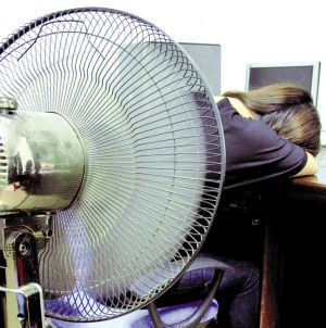 深圳科龙空调清洗_科龙机房专用空调_科龙柜机清洗