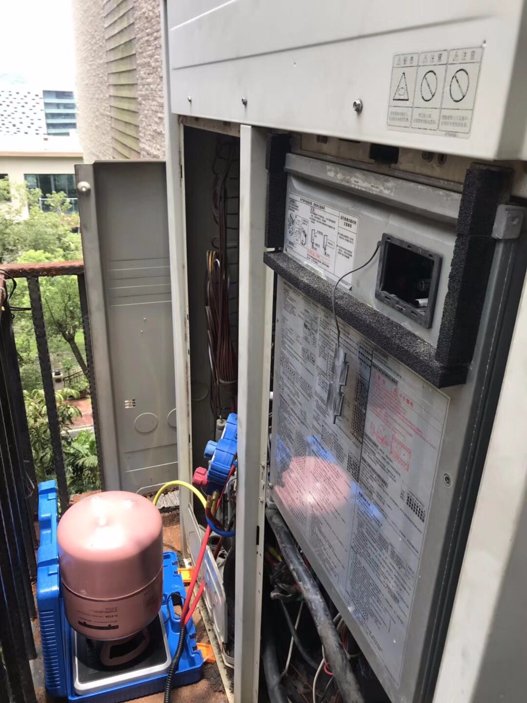 深圳南头大金空调移机J7故障