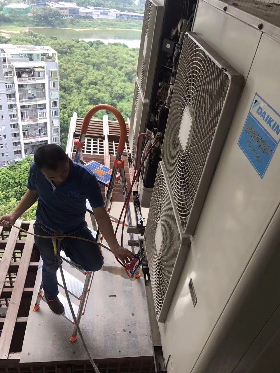 深圳南头大金空调移机J7故障