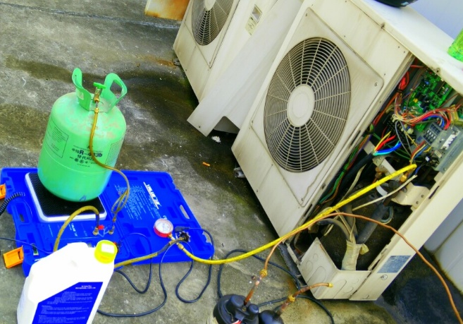汽车加空调氟加到多少钱_石家庄海信空调加氟_比亚迪f3空调加什么氟