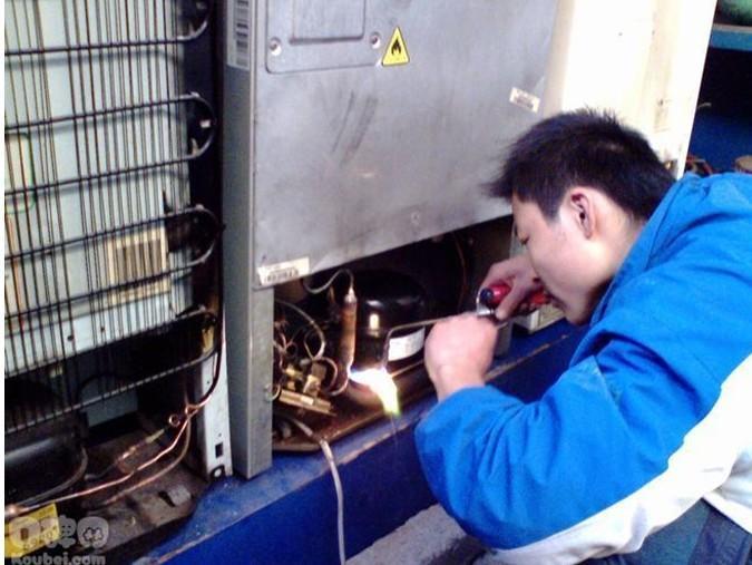 重庆tcl空调维修电话_重庆新科空调修理电话_重庆大金空调维修电话