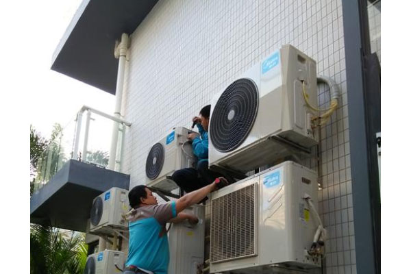 空调漏氟有味道吗_南宁美的空调加氟_空调多长时间加一次氟