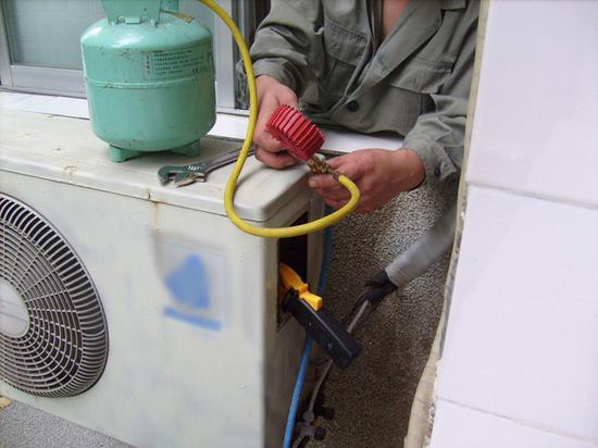 　　空调不制冷并不一定是缺氟